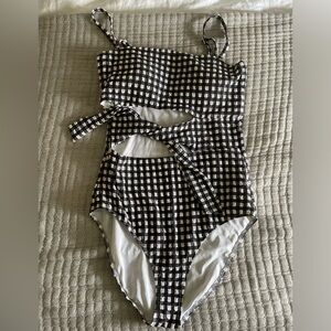 Aerie one piece seersucker bathing suit size large/long